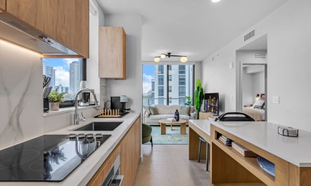 Edge of Miami 5