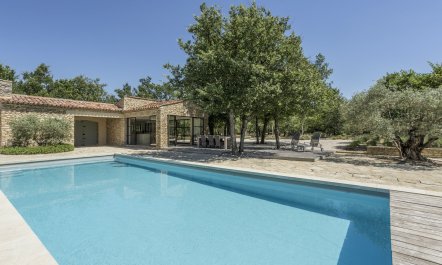 Chic Courtyard 2