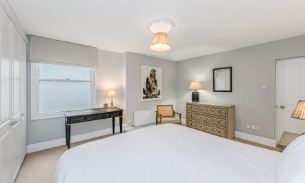 A Thames Eden 8