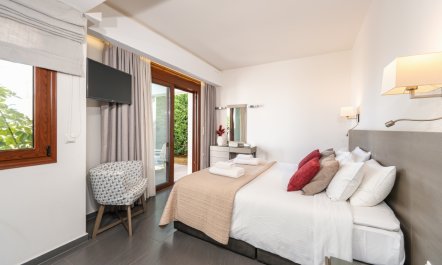 Venetian Light, Cretan White 9