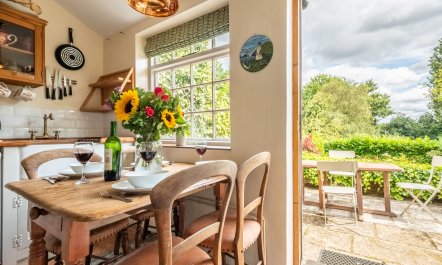 The Wool Weaver's Hideaway 7