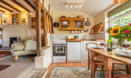 The Wool Weaver's Hideaway 5