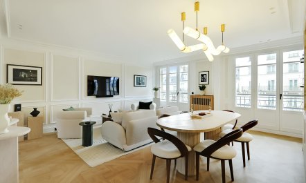Chic & Refined