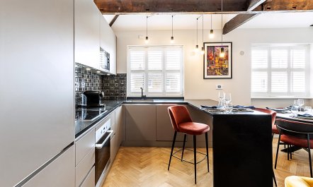Beams Over London 9