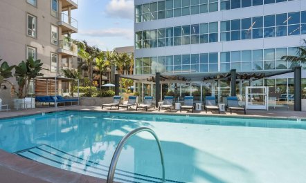 Poolside & Park 7