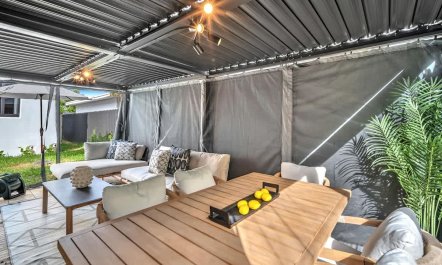 Pergola and Palms 5