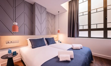 Velvet & Gaudi 1