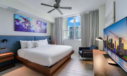 Broadwalk & Palms 4