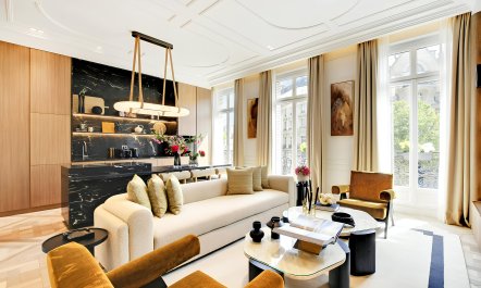 The Charm of the Champs &Eacute;lys&eacute;es 4