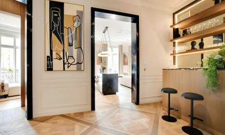 The Charm of the Champs &Eacute;lys&eacute;es 7