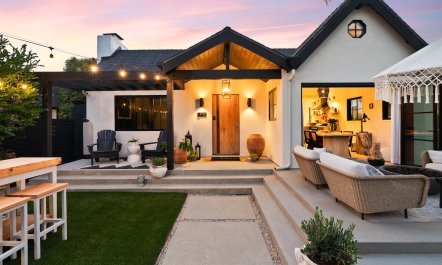 The California Courtyard 1