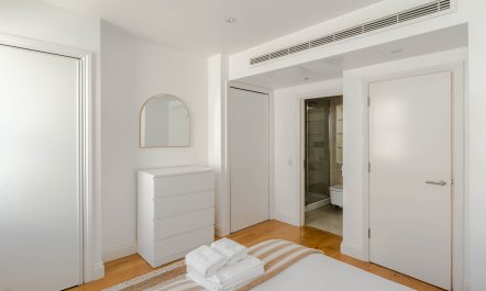 Fitzrovia White 8
