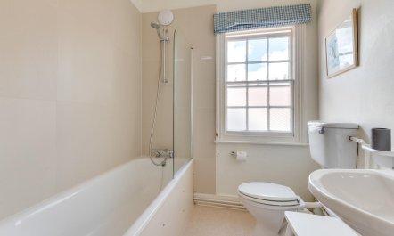 3 Bed in Woodbridge 8
