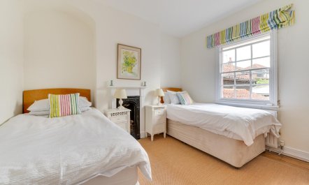 3 Bed in Woodbridge 6