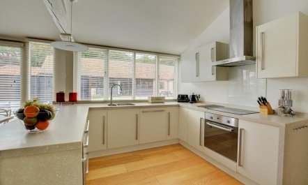 6 Bed in Holt 8