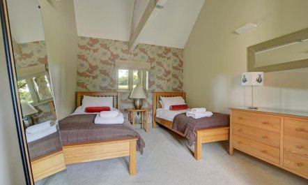 6 Bed in Holt 5