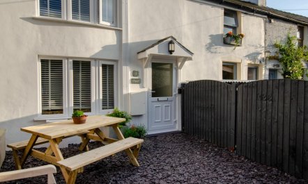 2 Bed in Clwt-y-Bont 1