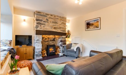 2 Bed in Clwt-y-Bont 5