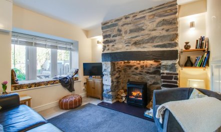 2 Bed in Clwt-y-Bont