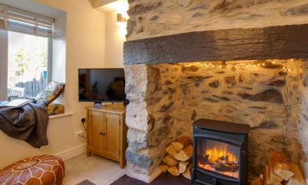 2 Bed in Clwt-y-Bont 3