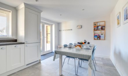 2 Bed in Swanage 3