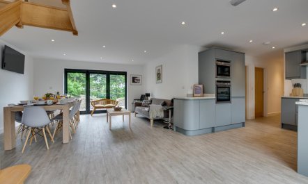 4 Bed in Bodorgan 6