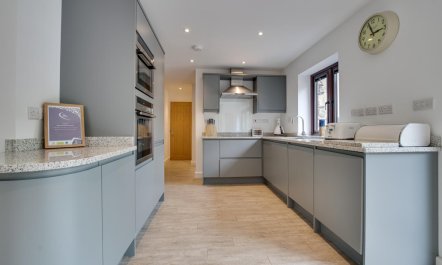 4 Bed in Bodorgan 3