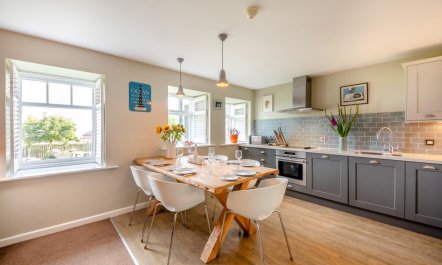 3 Bed in Warren Mill 1