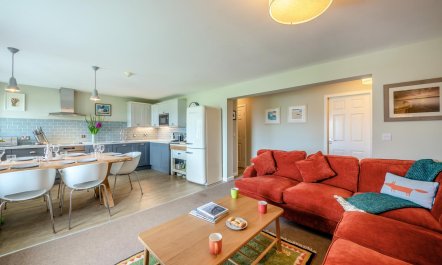 3 Bed in Warren Mill 6