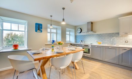 3 Bed in Warren Mill 5