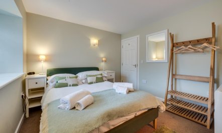 3 Bed in Warren Mill 7