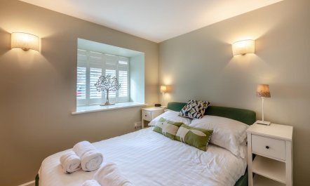 3 Bed in Warren Mill 4