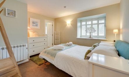 3 Bed in Warren Mill 9