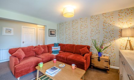 3 Bed in Warren Mill 7