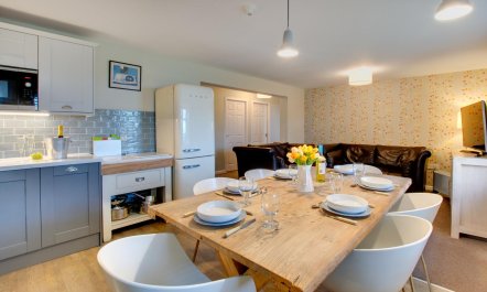 3 Bed in Warren Mill 6