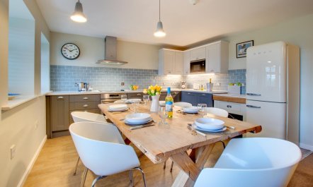 3 Bed in Warren Mill 4