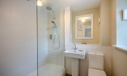 3 Bed in Warren Mill 5