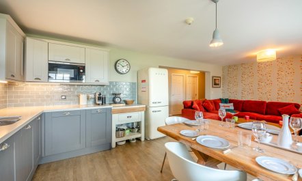 3 Bed in Warren Mill 8