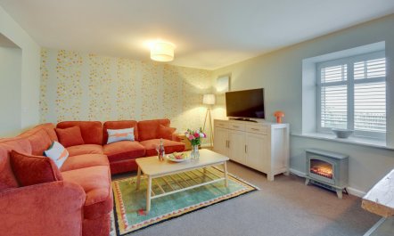 3 Bed in Warren Mill