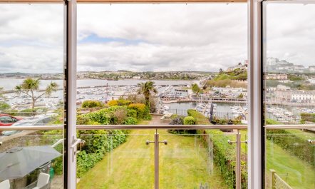 4 Bed in Torquay 1