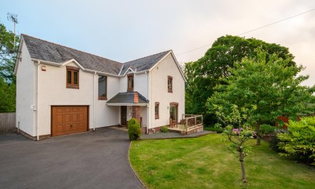 4 Bed in Tresaith