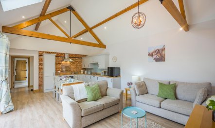 2 Bed in Surlingham 7