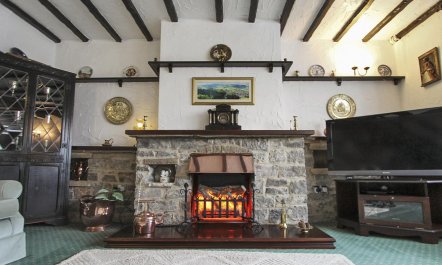 2 Bed in Castleton 3