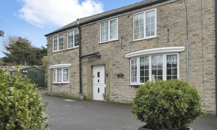 2 Bed in Castleton 1