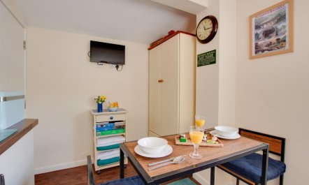 1 Bed in Bakewell 2