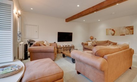 4 Bed in Darley Bridge 3