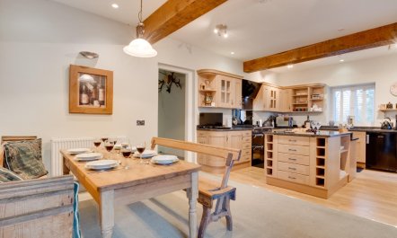 4 Bed in Darley Bridge 2