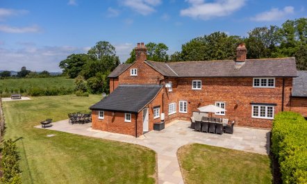 5 Bed in Montgomery