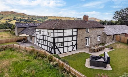 6 Bed in Montgomery 1