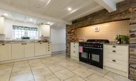 6 Bed in Montgomery 7